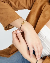 leather bracelet with interlocking carabiner