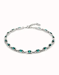 Short necklace with green crystals