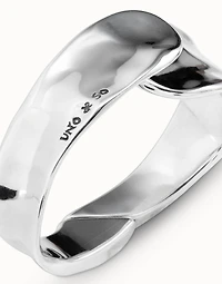 Waves shaped bangle bracelet