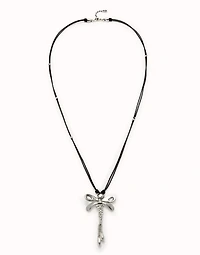 Long pendant necklace with a dragonfly