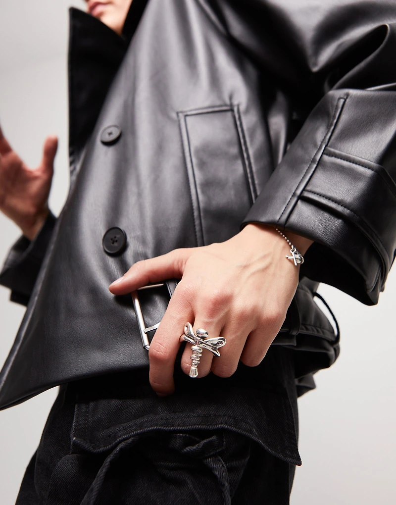 Dragonfly shape ring