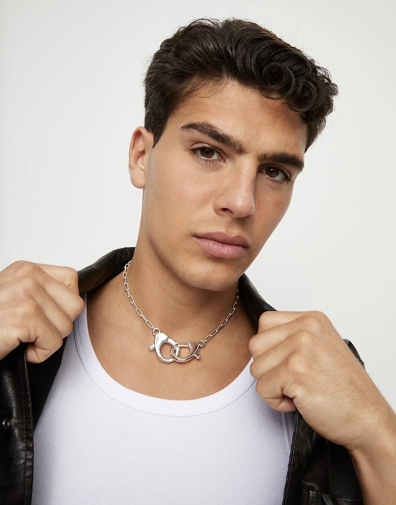 Necklace with large interlocking snap hook