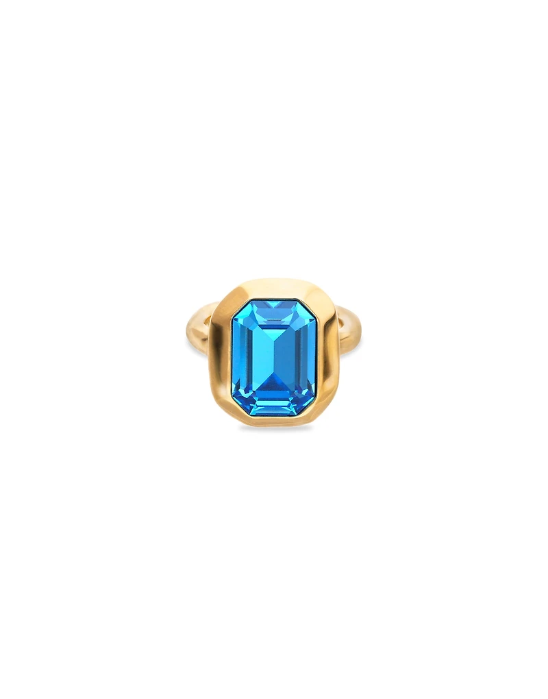 Rectangular ring with blue faceted crystal