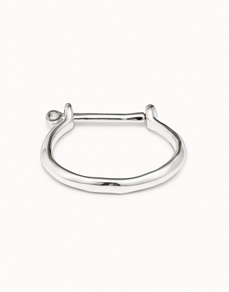 Bangle bracelet with a shackle shaped clasp