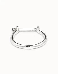 Bangle bracelet with a shackle shaped clasp