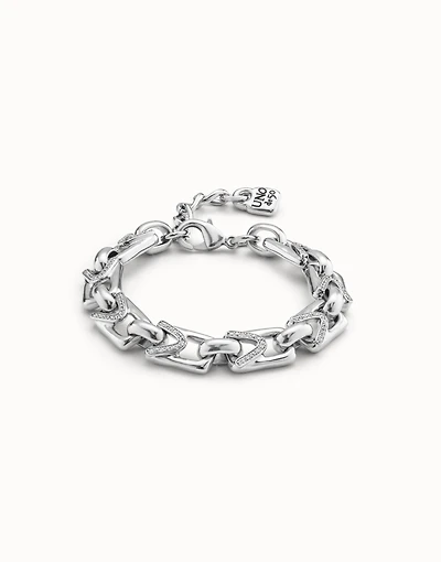 Link chain bracelet with a topaz
