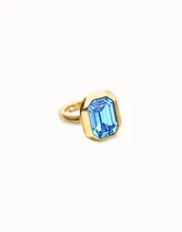 Rectangular ring with blue faceted crystal