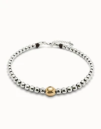 Beaded short necklace with larger central bead