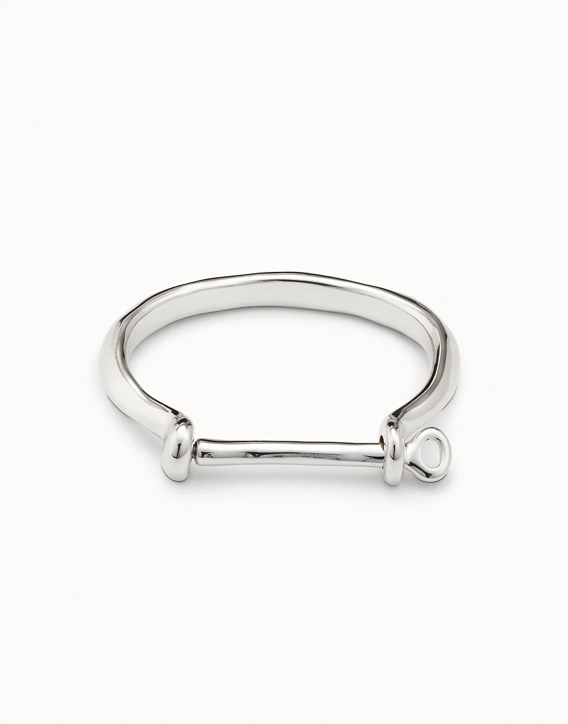 Bangle bracelet with a shackle shaped clasp