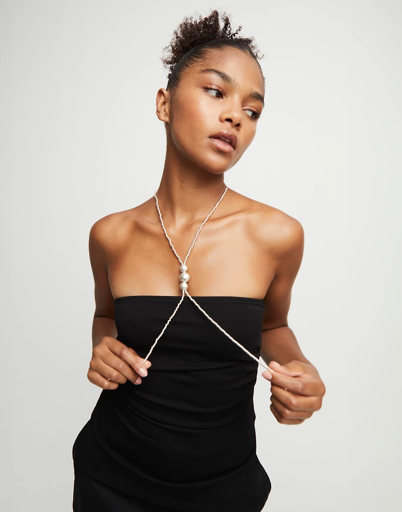 Long bead necklaces with three large central beads