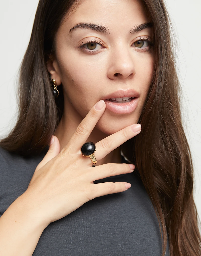 Ring with black murano glass