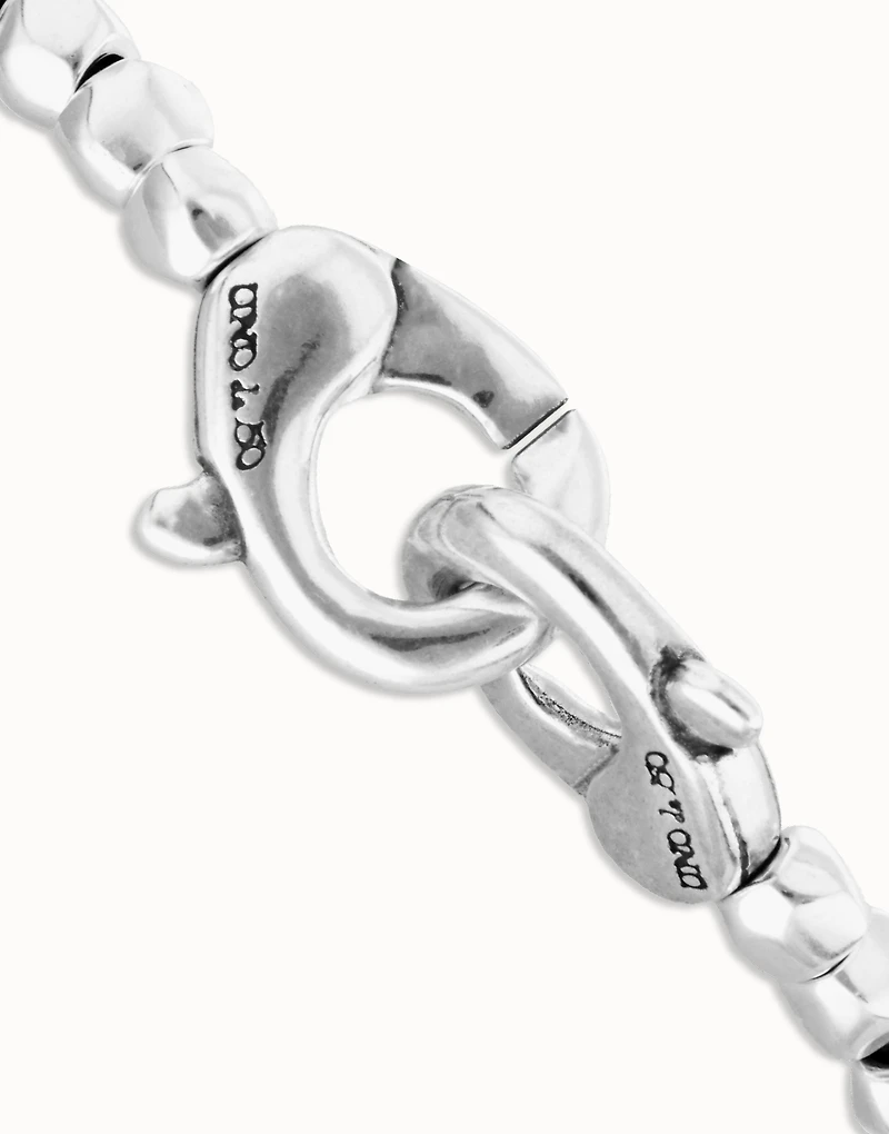 Beads bracelet with interlocking carabiner