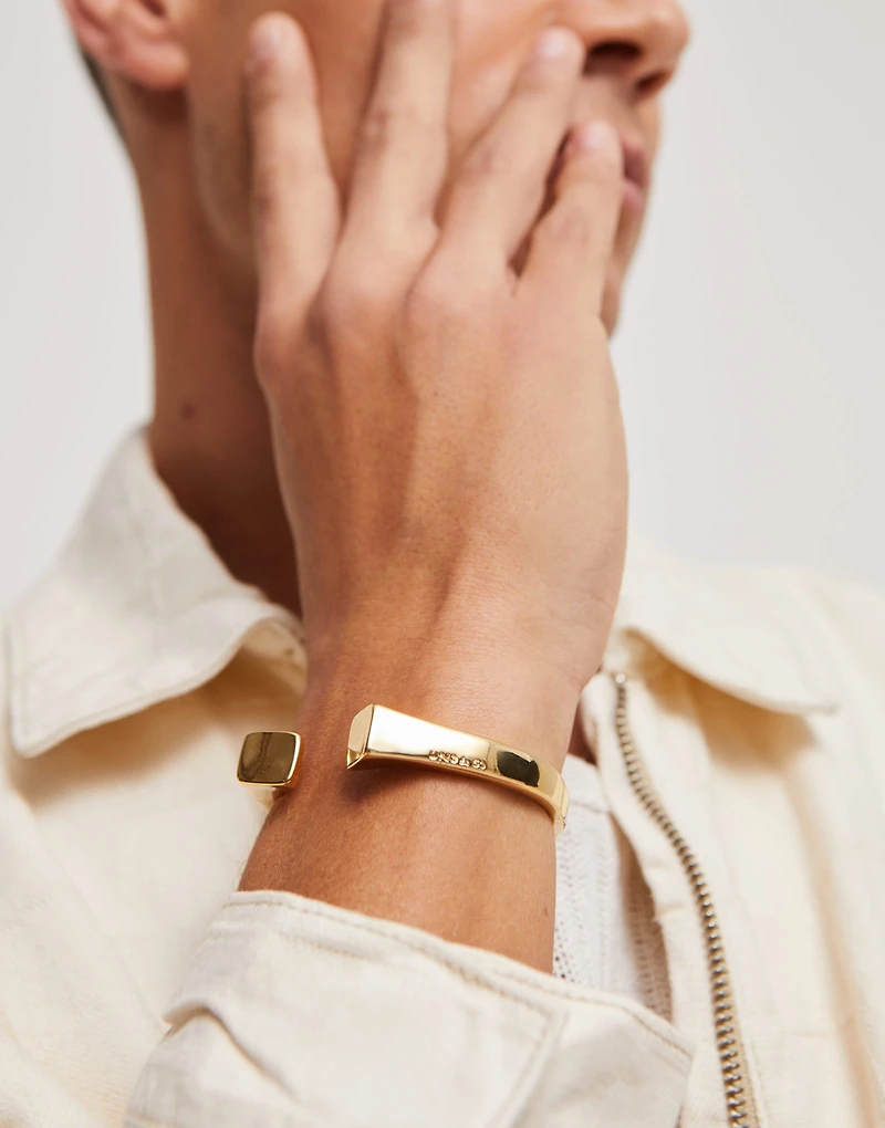 Bangle bracelet with square shape
