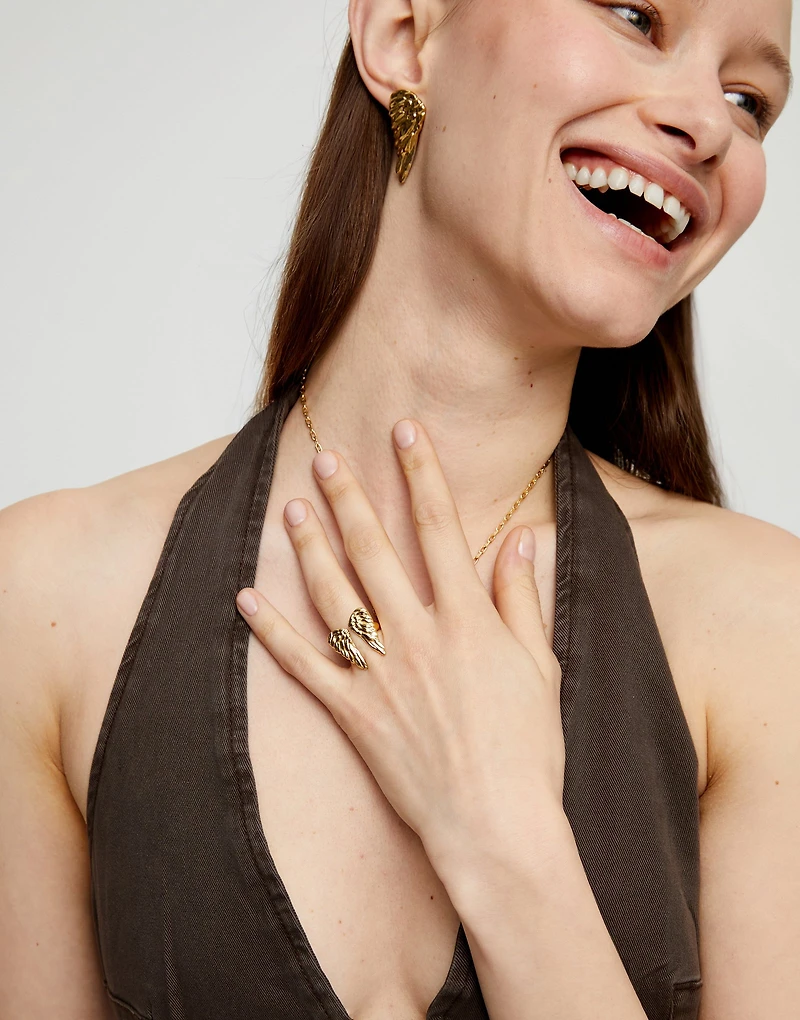 Ring with wing design