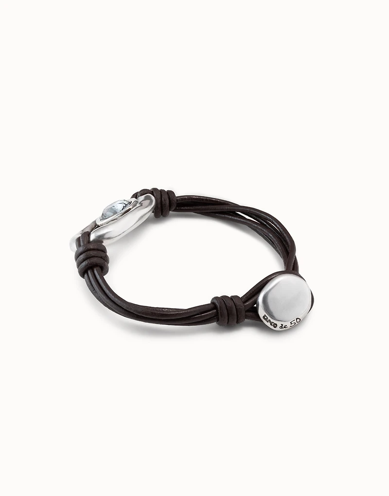 Leather bracelet with links and a pearl