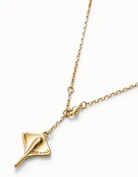Short chain pendant necklace with manta ray