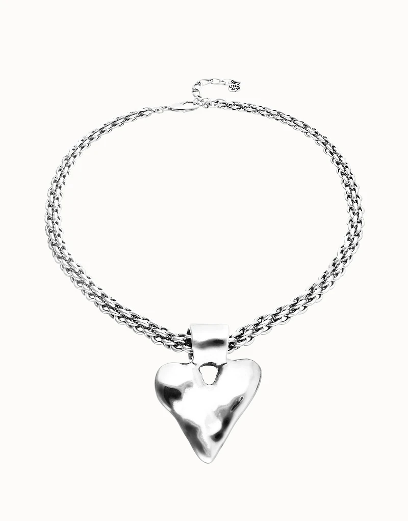 Necklace with thick chain and heart detail