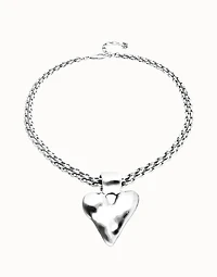 Necklace with thick chain and heart detail