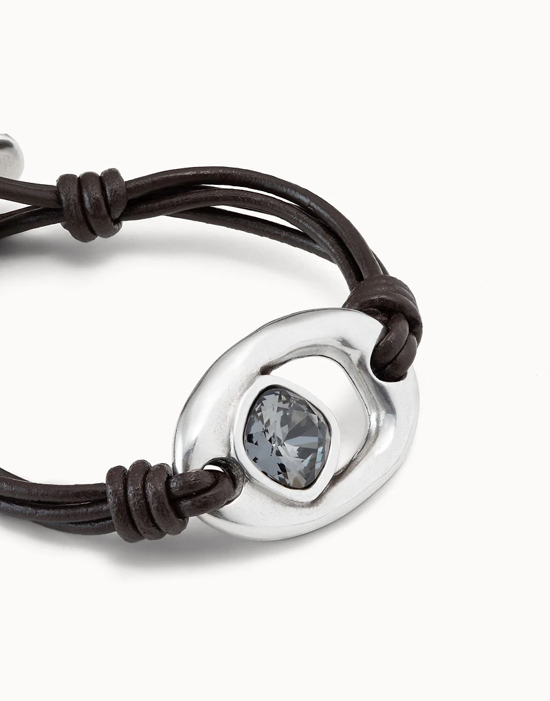 Leather bracelet with links and a pearl