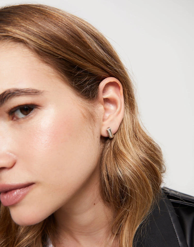 Tubular shape stud earrings