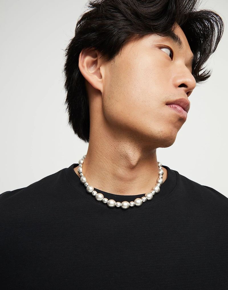 Beaded short necklace