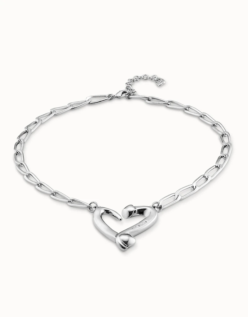 Short link chain pendant necklace with a heart