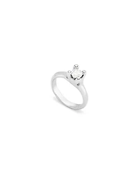 Ring with white zirconia