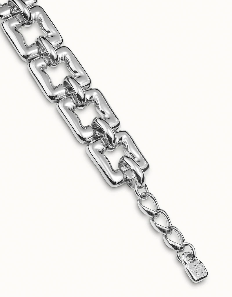 Short chain bracelet with square-shaped links
