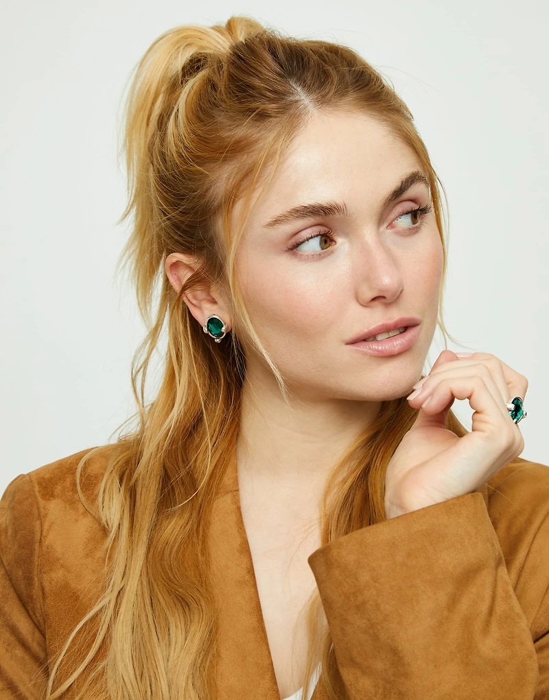 Studs with oval green faceted crystal