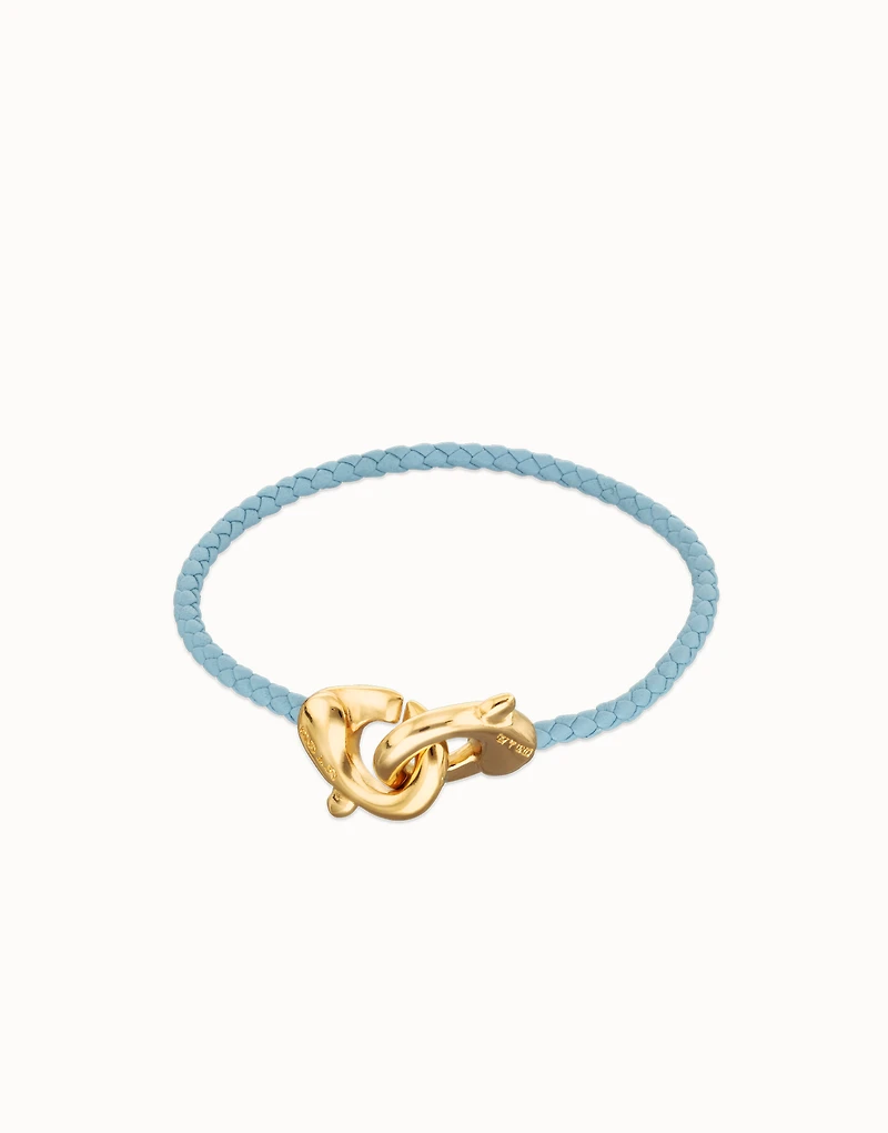 leather bracelet with interlocking carabiner