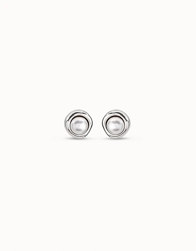 Stud earrings with pearl