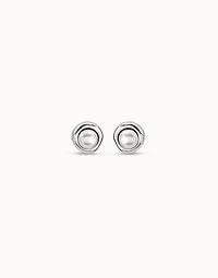 Stud earrings with pearl