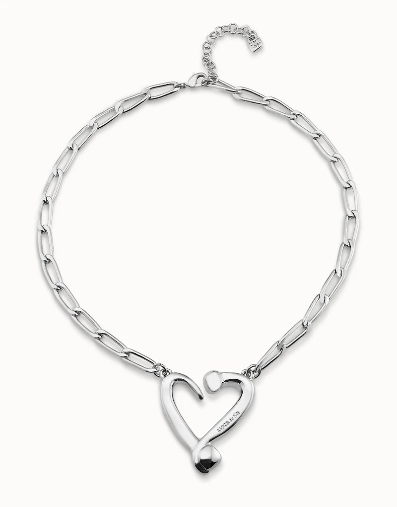 Short link chain pendant necklace with a heart