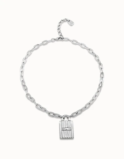 Short oval link chain pendant necklace with padlock
