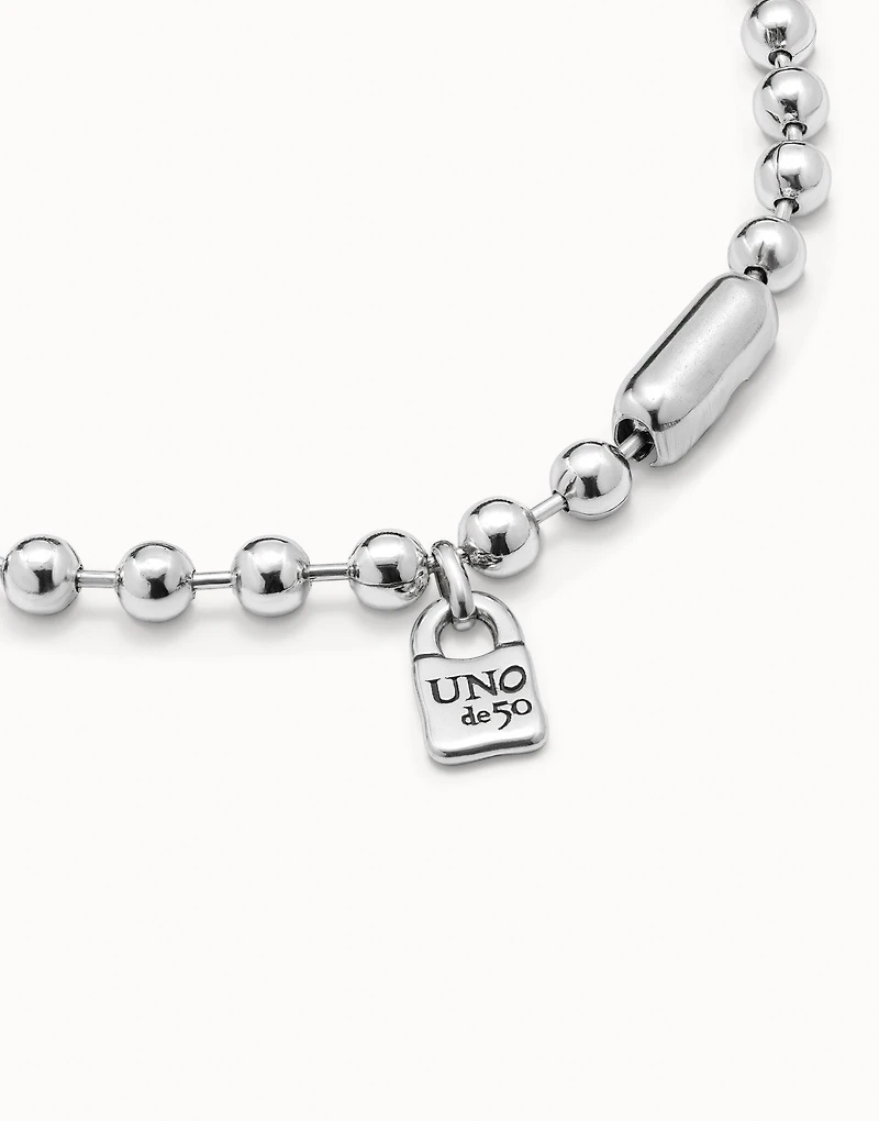 Short beaded necklace with padlock