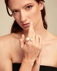 Ring with pearls