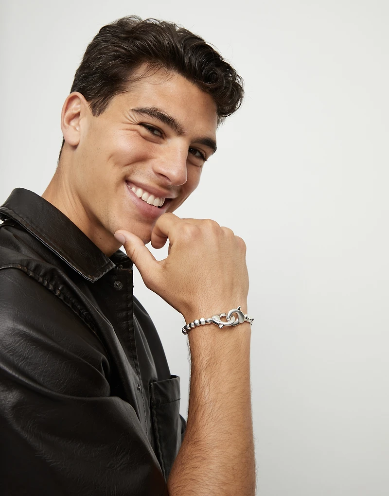 Beads bracelet with interlocking carabiner