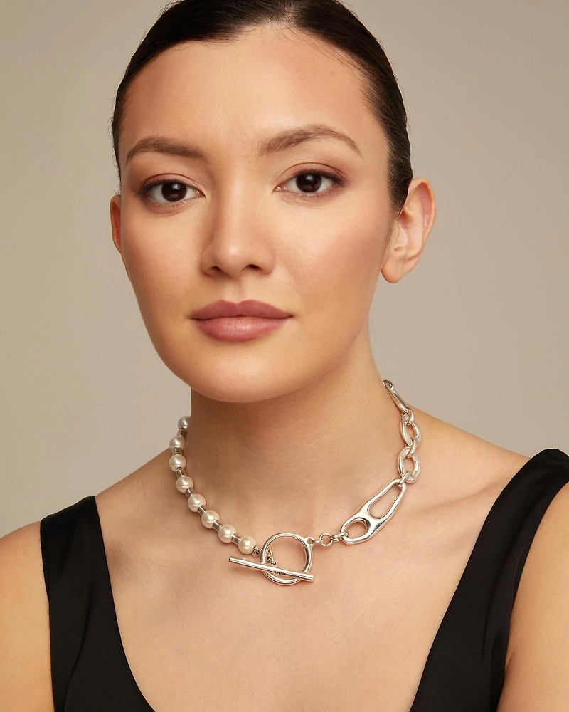 Short link chain necklace with pearls