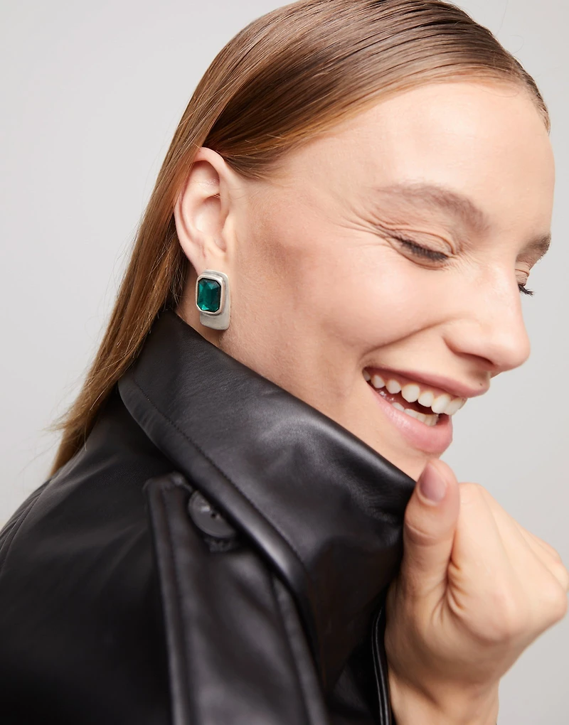 Rectangular-shaped earrings with green crystal