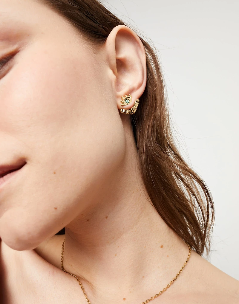 Eye-shaped stud earrings with verde crystal