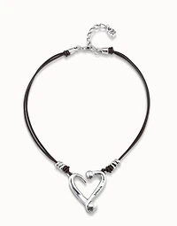 Short leather necklace with a heart