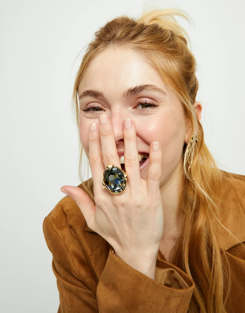 Large ring with oval faceted gray crystal
