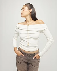 Long necklace with an adjustable chain and two weights