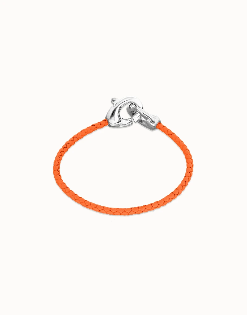 leather bracelet with interlocking carabiner
