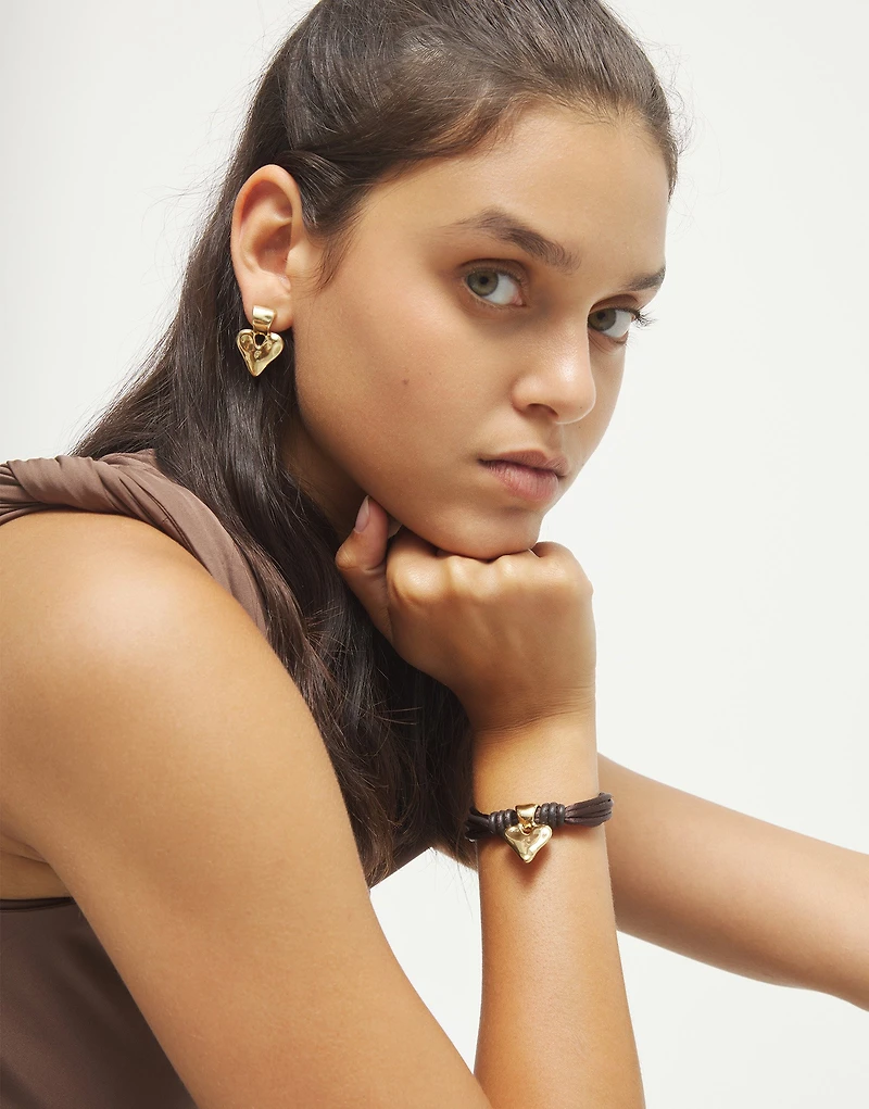 Bracelet in silk thread and brown leather with heart