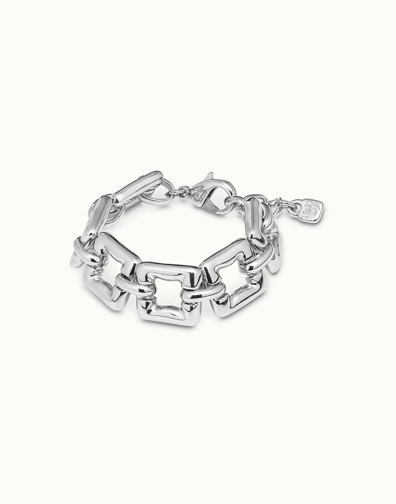 Short chain bracelet with square-shaped links
