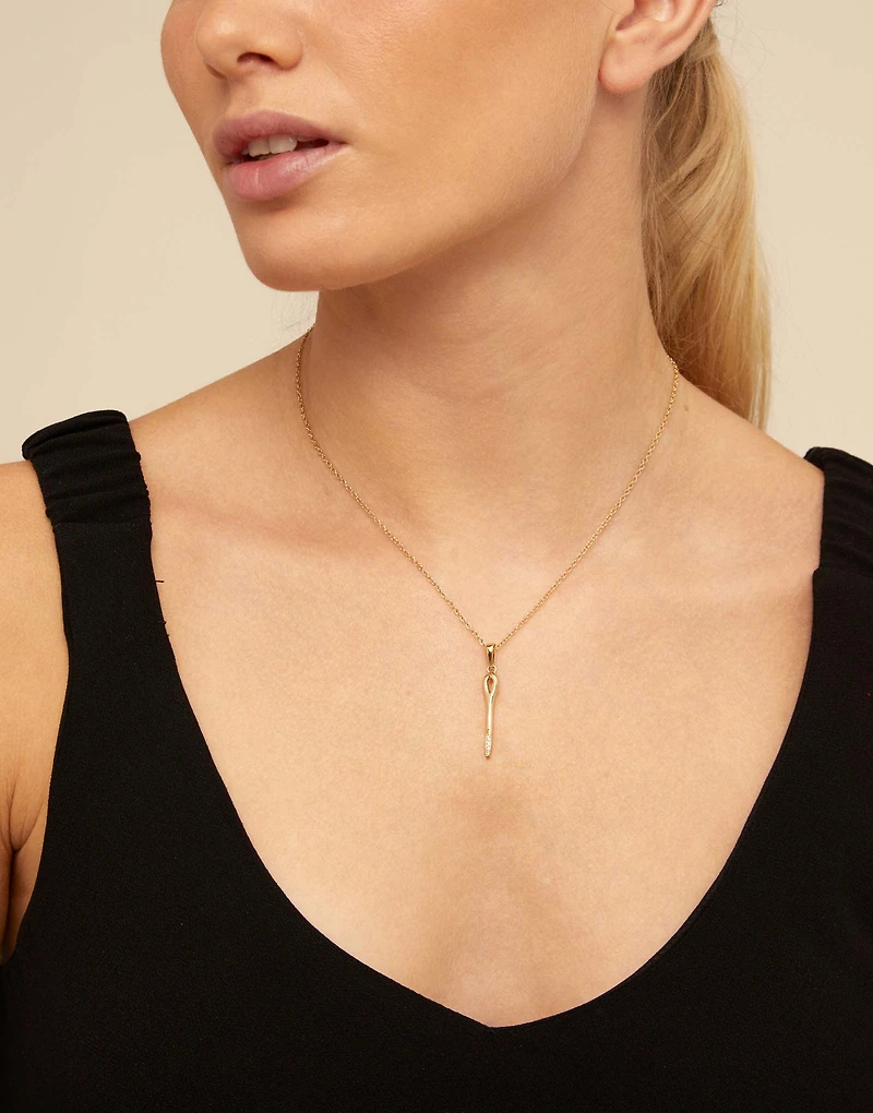 Long chain pendant necklace with needle