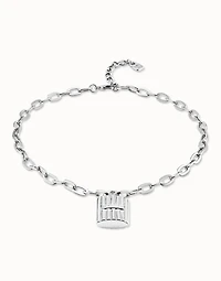 Short oval link chain pendant necklace with padlock