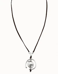 Necklace with leather and pearl