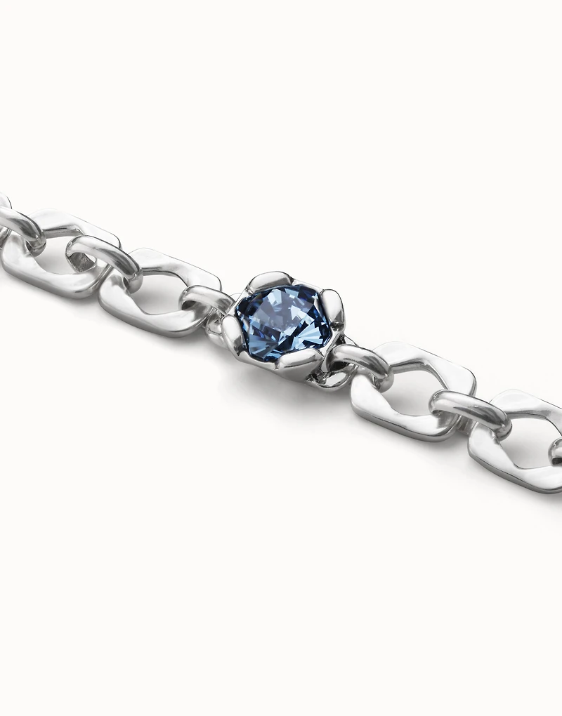 Link chain bracelet with a blue crystal